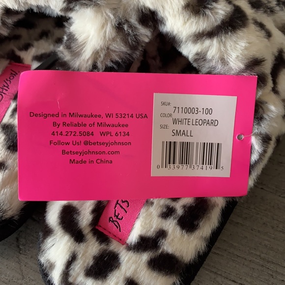 NWT Betsey Johnson Fuzzy Leopard Slippers Small Size 5/6 - Picture 2 of 6